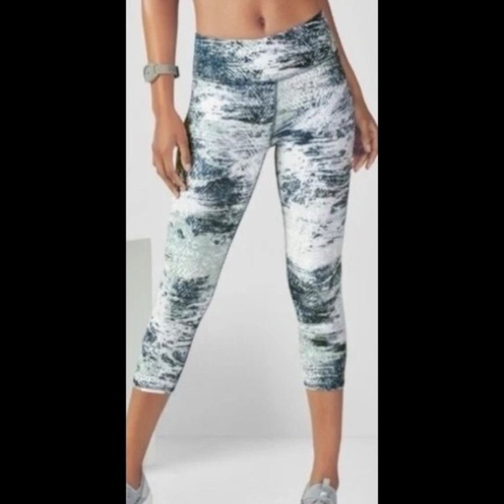 ✨ HP ✨ Salar Capri ✨